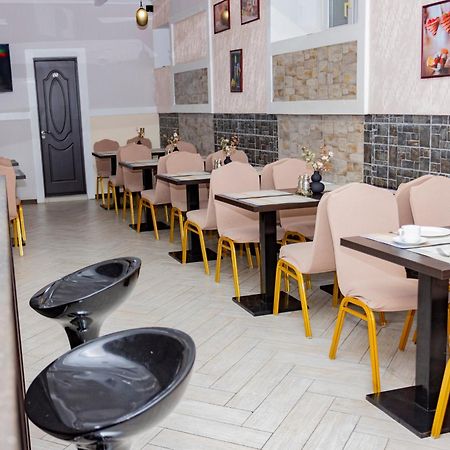 Lolo Hotel تشيسيناو المظهر الخارجي الصورة