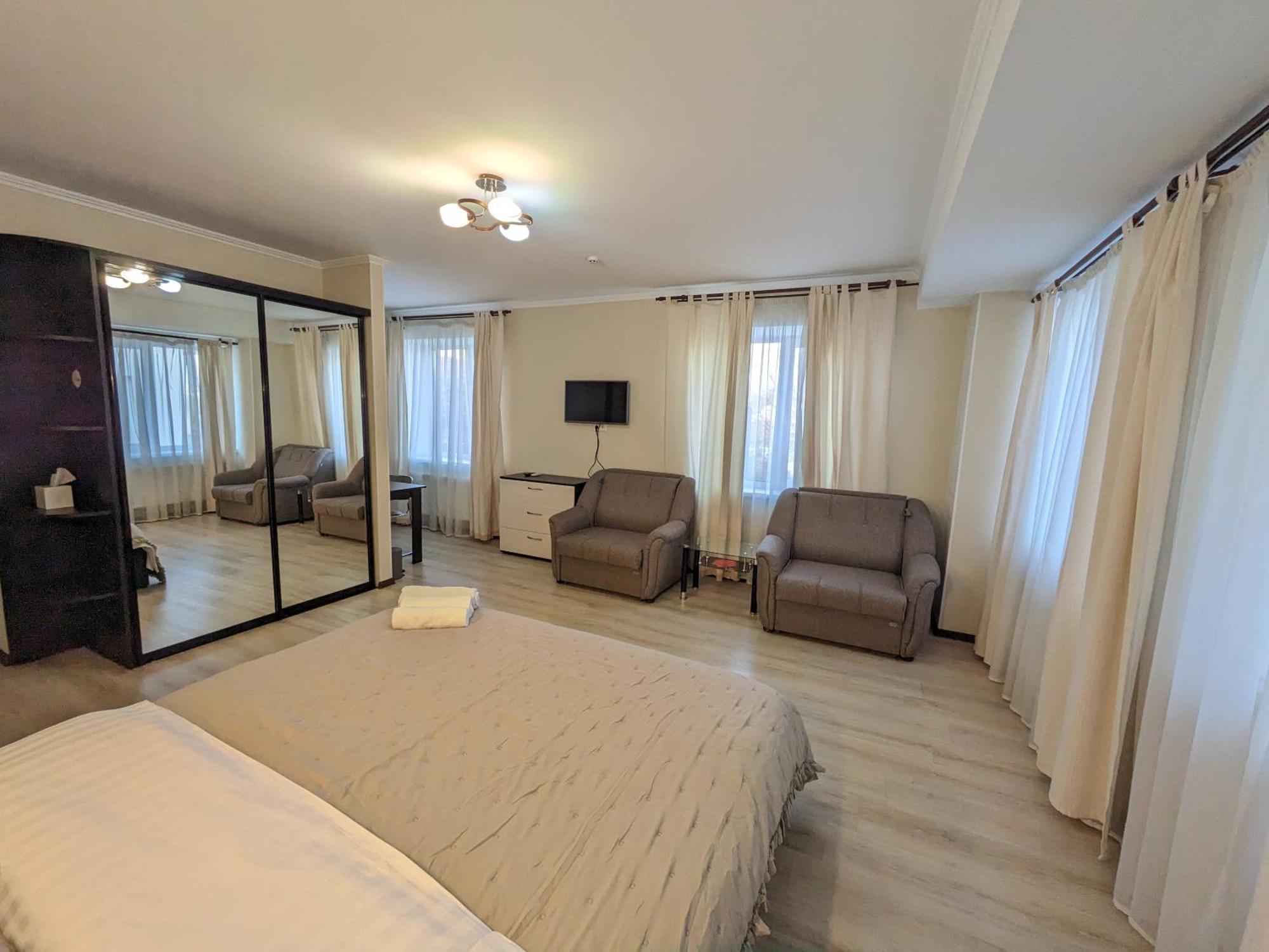 Lolo Hotel تشيسيناو الغرفة الصورة