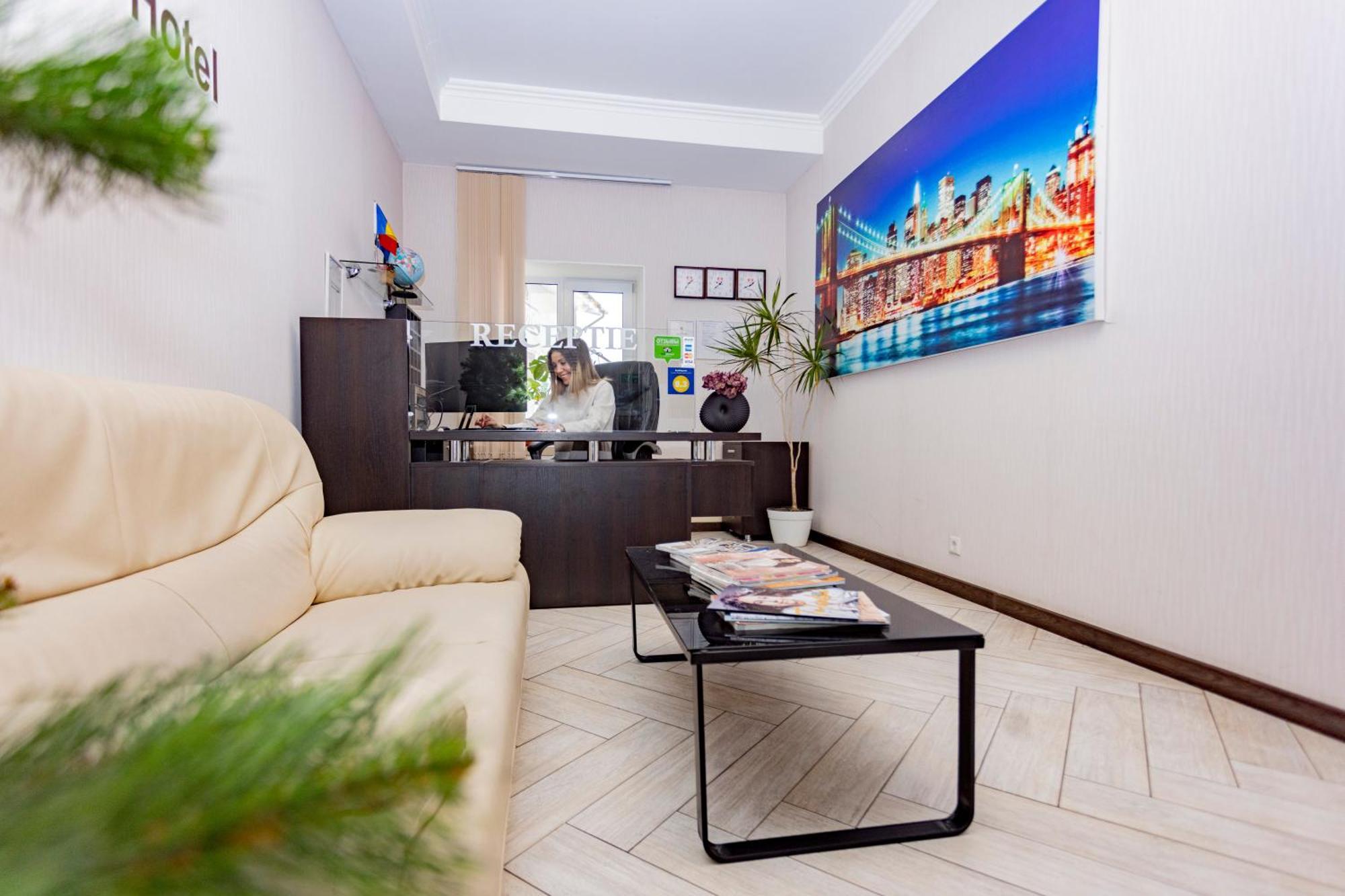 Lolo Hotel تشيسيناو المظهر الخارجي الصورة